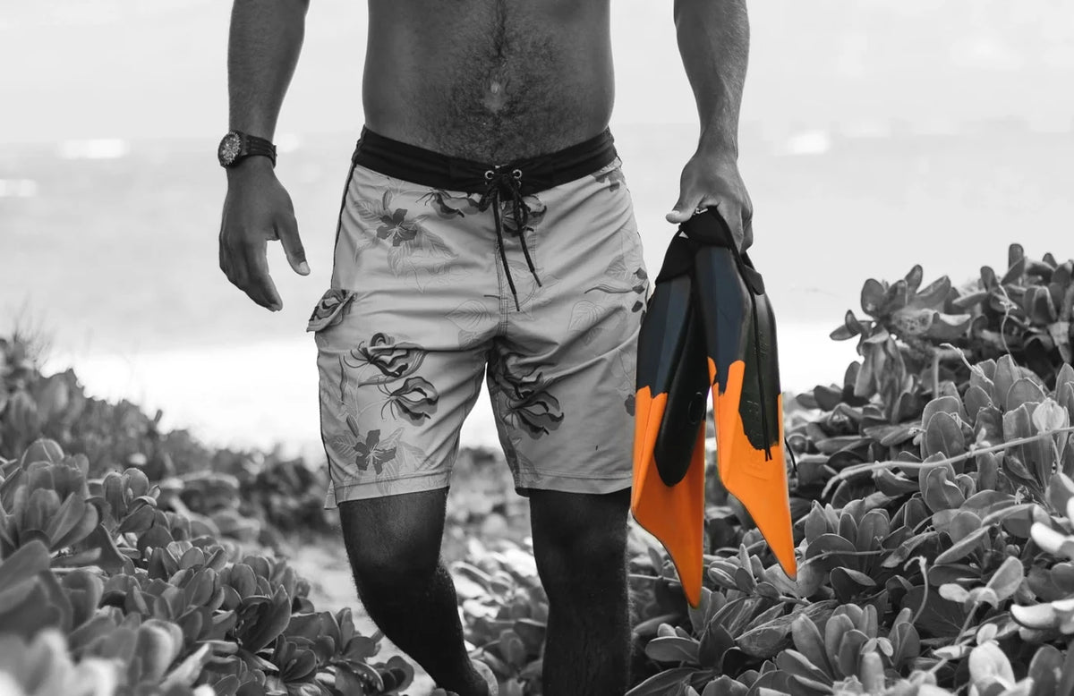 churchill-makapuu-pro-natural-gum-rubber-j9 FINSORANGE_BLACKLIFESTYLE.webp